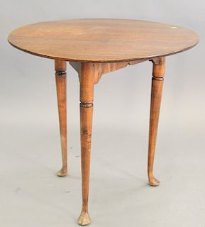 Queen Anne tavern table, with round top on turned legs ending in pad feet (restored top), ht. 25 1/2in., dia. 26 3/4in.