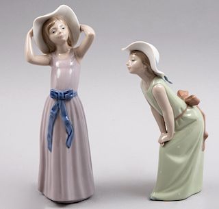 Lote de figuras de niñas con sombreros. España, años 70. Elaboradas en porcelana Lladró acabado brillante. Pz: 2