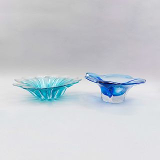 Lote de centros de mesa. Años 70. Diseño orgánico. Elaborados en cristal de murano color azul y aqua. Piezas: 2