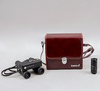 Binoculares con cámara fotográfica integrada. De la marca Tasco, modelo 8000. Con número serial. Elaborados en metal y baquelita.