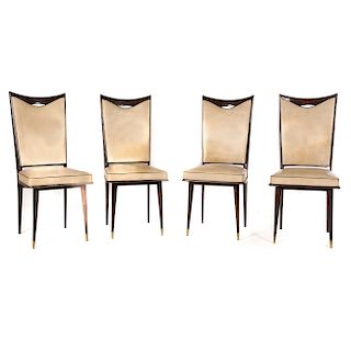 Lote 4 sillas. Años 60. Elaboradas en madera. Con respaldo trapezoidal, asientos en tapicería de piel beige y soportes cónicos.