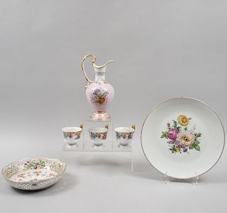 Lote de porcelana. Alemania, siglo XX. Elaborado en porcelana Bavaria, Dresden y Rosenthal acabado brillante c...