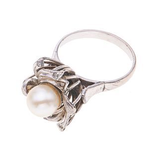 Anillo con perla y diamantes en plata paladio. 1 perla cultivada color gris de 6 mm. 6 diamantes corte 8 x 8. Talla: 6 1/2. ...