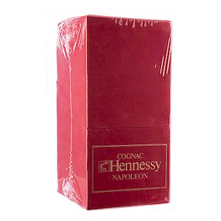 Hennessy Napoléon. Red book edition. Silver top. Cognac. Francia. En estuche.