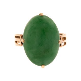 A Ladies Jade Ring in 14K Yellow Gold