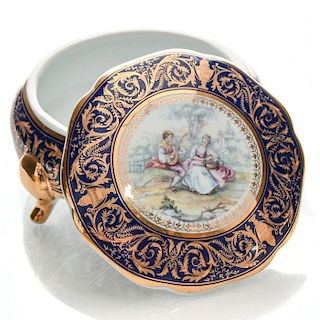 PORCELAIN JEWELRY BOX, IN THE STYLE OF SEVRES