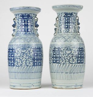 A pair of Chinese export porcelain vases