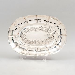 Frutero. México, siglo XX. Elaborado en plata Sterling, Ley, 0.925. sellado PLATERÍA ALAMEDA. Diseño gallonado. Peso: 842 g