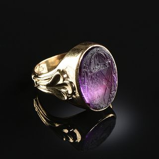 A YELLOW GOLD AND AMETHYST MEN'S SIGNET RING,  