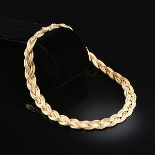 AN 18K YELLOW GOLD GUCCI NECKLACE,