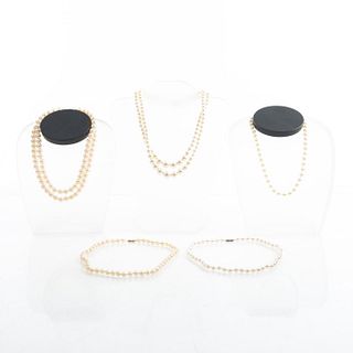 5 COSTUME PEARL NECKLACES, DIFFERENT SIZES