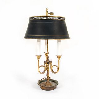 VINTAGE END TABLE THREE CANDLE MANTEL STYLE LAMP