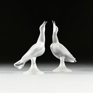 A PAIR OF LALIQUE FROSTED AND CLEAR CRYSTAL SEAGULL BIRD FIGURINES, "Chloe" AND "Daphnis", LATE 20TH CENTURY,