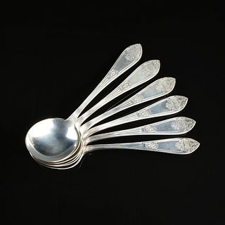 A SET OF TWELVE AMERICAN STERLING SILVER SOUP SPOONS, RETAILED BY J.J. FREEMAN, TOLEDO, OHIO, 1900-1930,
