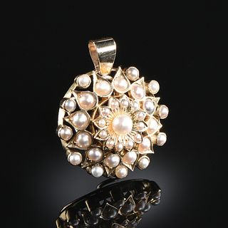 A YELLOW GOLD AND PEARL PENDANT, 
