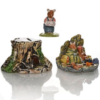 2 BRAMBLY HEDGE FIGURINES AND STUMP COIN BANK