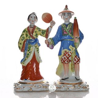 PAIR OF CHINESE PORCELAIN FIGURINES