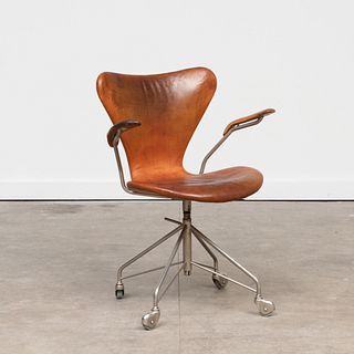 Arne Jacobsen Leather and Chrome 'Model 3117' Desk Chair 