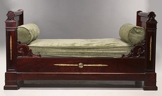 A HANDSOME 19TH CENTURY FRENCH BRONZE MOUNTED DAY BED