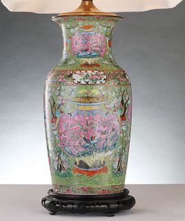 AN ANTIQUE CHINESE EXPORT PORCELAIN VASE AS TABLE LAMP