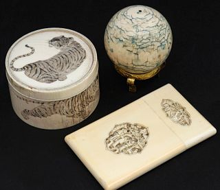 A SIGNED IVORY CANTON CHINESE CARD CASE AND BOX W/TIGER