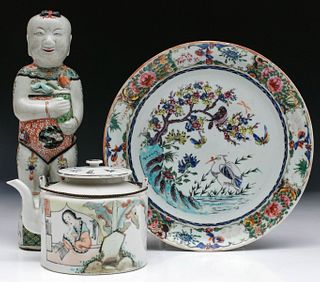A LOT OF THREE ANTIQUE CHINESE PORCELAIN