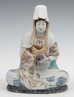 AN EARLY 20TH CEN JAPANESE PORCELAIN FIGURE OF GUANYIN