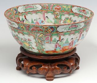 A LARGE CHINESE EXPORT ROSE MEDALLION PUNCH BOWL
