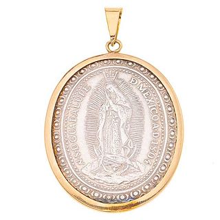 Medalla en plata .925 con bicel  en oro amarillo de 14k. Imágen de la Vírgen de Guadalupe. Peso 14.1 g.