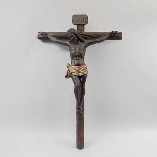 Cristo en la Cruz. Talla en madera con policromía. Cruz: 98 x 63 cm, Cristo: 59 x 57 cm