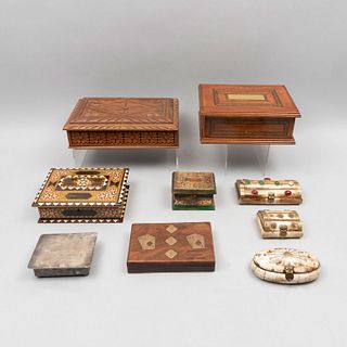 Colección de cajas y alhajeros. México, Marruecos, otros, siglo XX. Elaboradas en madera, taraceado, marquetería, hueso y metal. Pz: 9