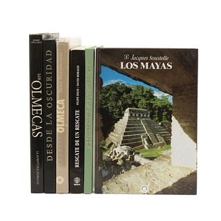LOTE DE LIBROS SOBRE CULTURAS MEXICANAS. a) Pre-Hispanic Gulf Cultures. b) Los Mayas. c) Rescate de un Rescate. Piezas: 6.