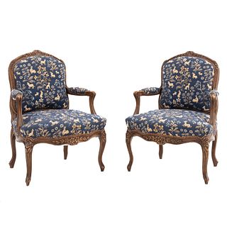 Pair of Armchairs. France. 20th Century. Louis XV. Carved in walnut. With closed backrests and upholstered in gobelin tapestry.