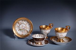 Tre tazzine con piattino in porcellana, secolo XX