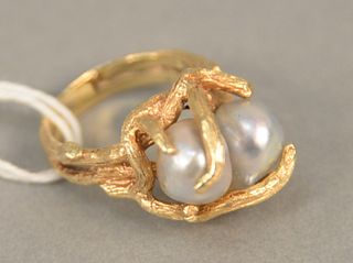 14K gold ring set with two pearls, size 7. total weight 10.5 grams
