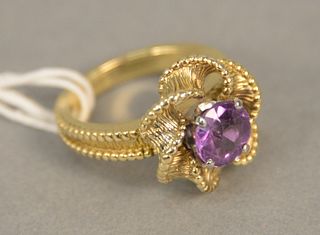 18K gold ring set with round amethyst, size 7. 11.1 grams.