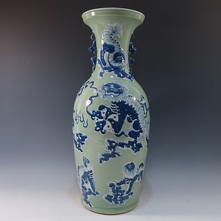 LARGE CHINESE ANTIQUE BLUE WHITE VASE - 19TH CENTURY