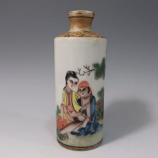 CHINESE ANTIQUE EROTIC FAMILLE ROSE SNUFF BOTTLE