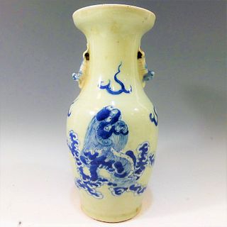 CHINESE ANTIQUE CELADON GROUND BLUE WHITE VASE - 19TH CENTURY