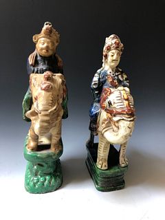 A PAIR OF CHINESE ANTIQUE PEOPIE AND ELEPHANT FIGURES