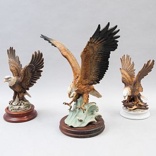Lote de águilas calvas decorativas. Japón, siglo XX. Elaboradas en porcelana Lefton, Andrea y pasta policromada.