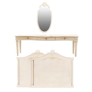 Recámara. Siglo XX. En talla de madera. Color blanco. Consta de: Par de camas individuales, tocador y espejo. 63 x 196 x 48 cm.