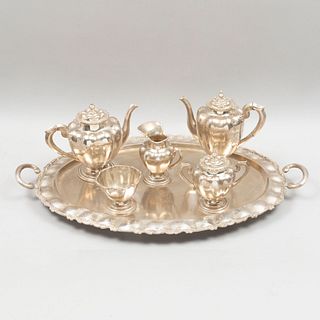 Juego de té. México, siglo XX. Elaborado en plata Sterling, Ley 0.925. Diseño gallonado. Peso total: 6463 g. Piezas: 6