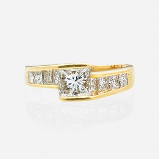 Diamond and yellow gold engagement ring