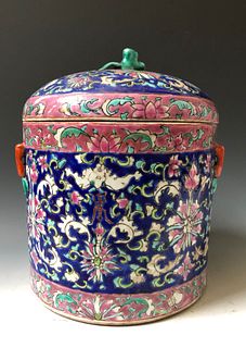 A CHINESE ANTIQUE FAMILLE-ROSE JAR