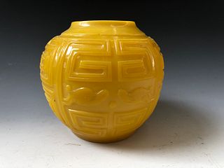 A CHINESE YELLOW PEKING GLASS, 19 CENTURY  