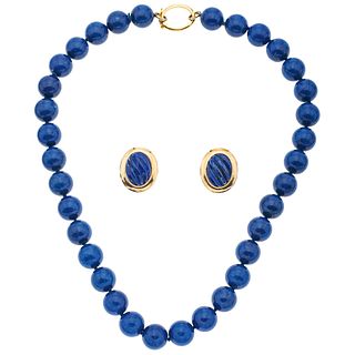 CHOKER AND EARRINGS SET WITH LAPIS LAZULI. 14K YELLOW GOLD AND BASE METAL