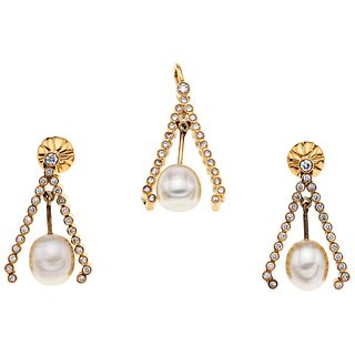PENDANT AND EARRINGS SET WITH CULTURED PEARLS AND DIAMONDS. 14K YELLOW GOLD
