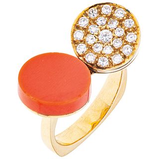 CORAL AND DIAMONDS RING. 18K YELLOW GOLD
