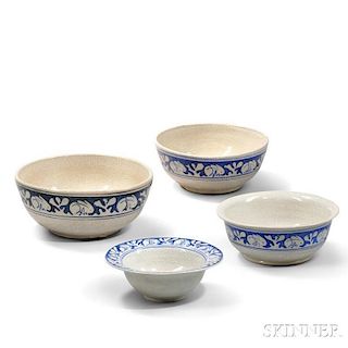 Four Dedham Pottery Rabbit Pattern Bowls